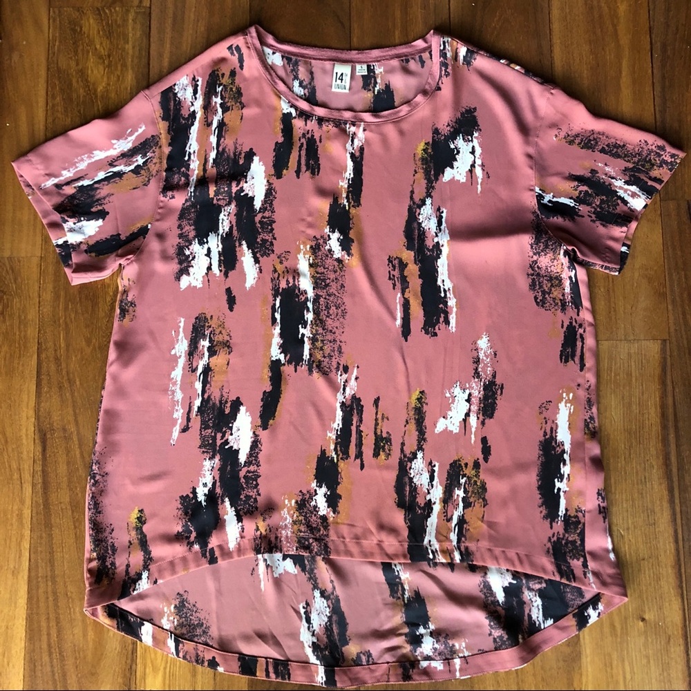 Oversized printed blouse.